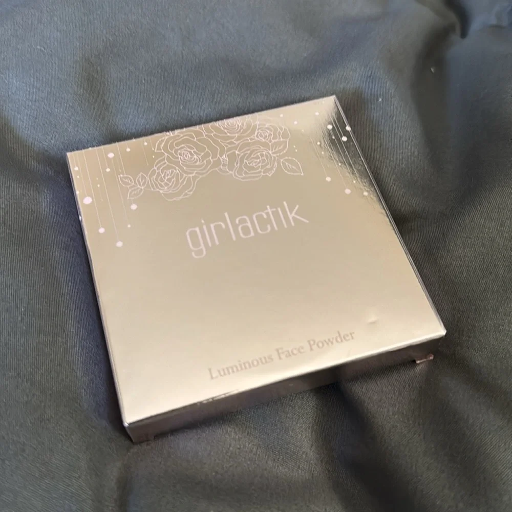 New in box Girlactik Luminous Face Powder